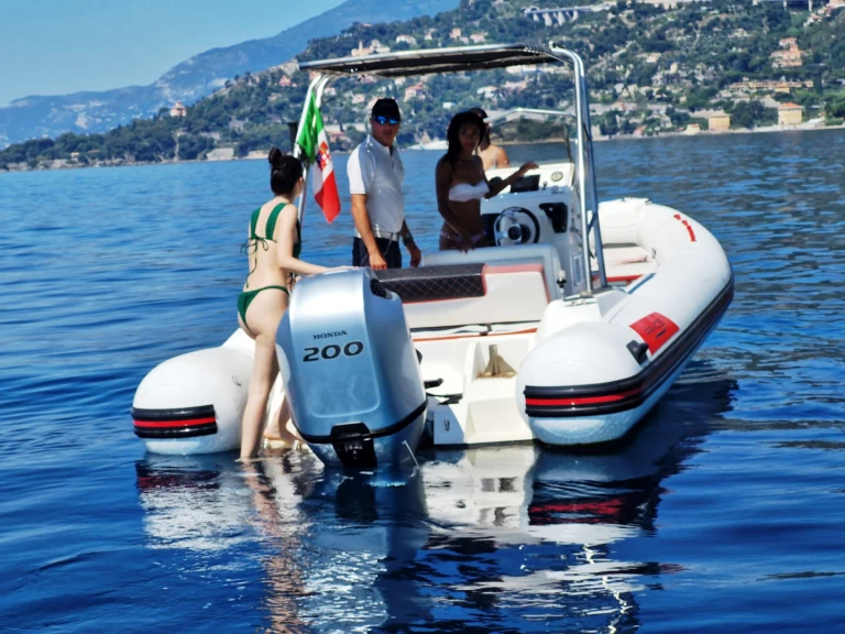 Pronájem Polotuhá loď Arkos s licencí