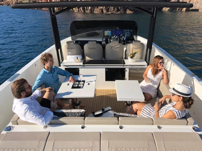 Pronajmout Motorová loď se skipperem či ne DEANTONIO YACHTS v Denia