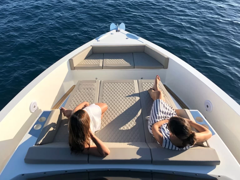 Pronájem Motorová loď DEANTONIO YACHTS s licencí