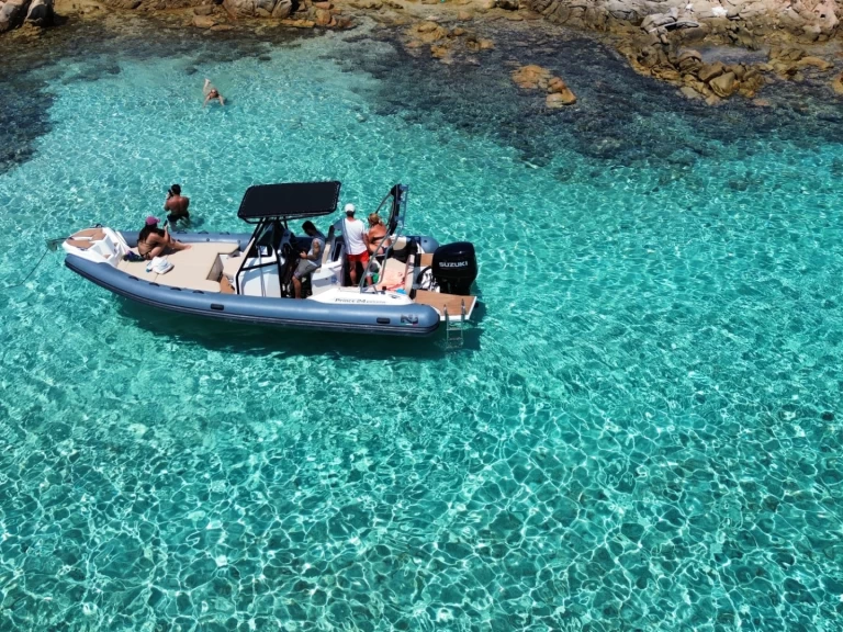 Pronájem Polotuhá loď Nuova Jolly s licencí