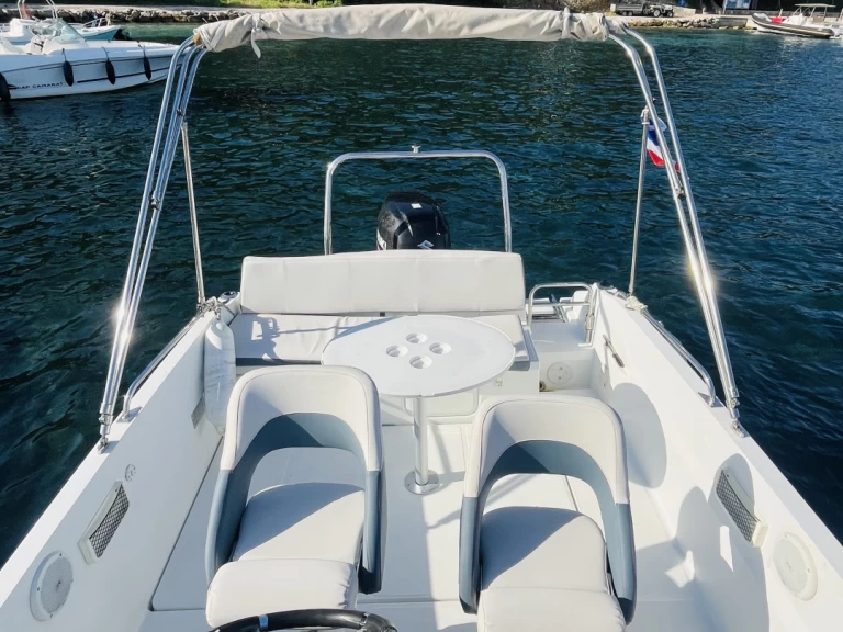 Pronájem lodi Jeanneau Cap Camarat 5.5 WA Serie 2 v Antibes na Samboatu