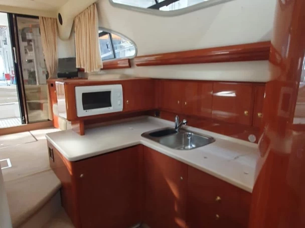 Cranchi Atlantique 40 Fly jednotlivci a charterové společnosti v Nettuno