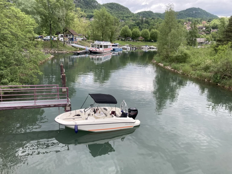 Pronájem lodi Conjux lákavé ceny Element E5