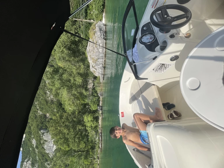 Pronájem lodi Bayliner Element E5 v Conjux na Samboatu