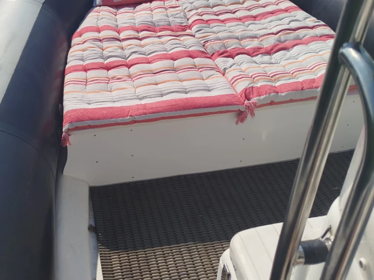 Pronajmout Polotuhá loď se skipperem či ne Bombard v Sainte-Maxime