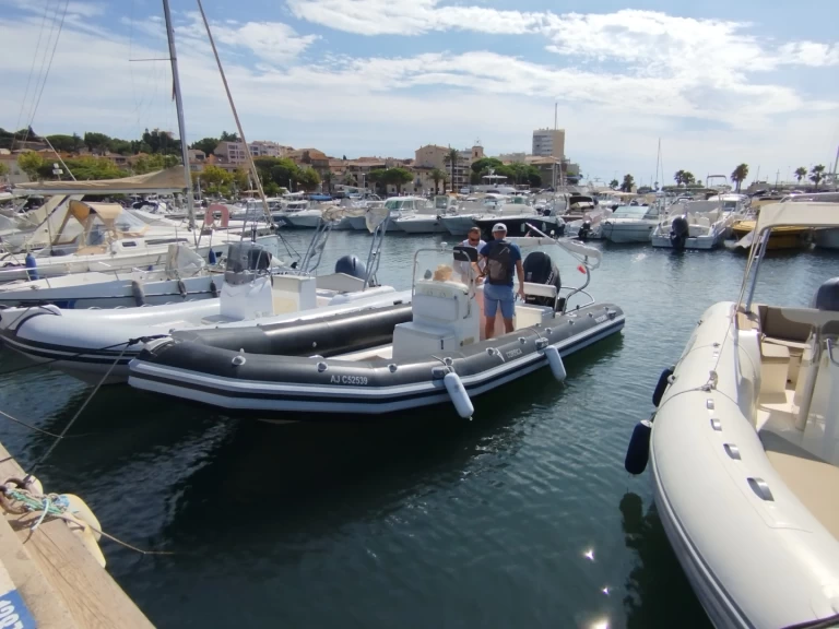 Pronájem Polotuhá loď Bombard s licencí