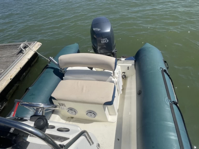 Pronájem lodi La Plaine-sur-Mer lákavé ceny Sunrider 550 Bleu