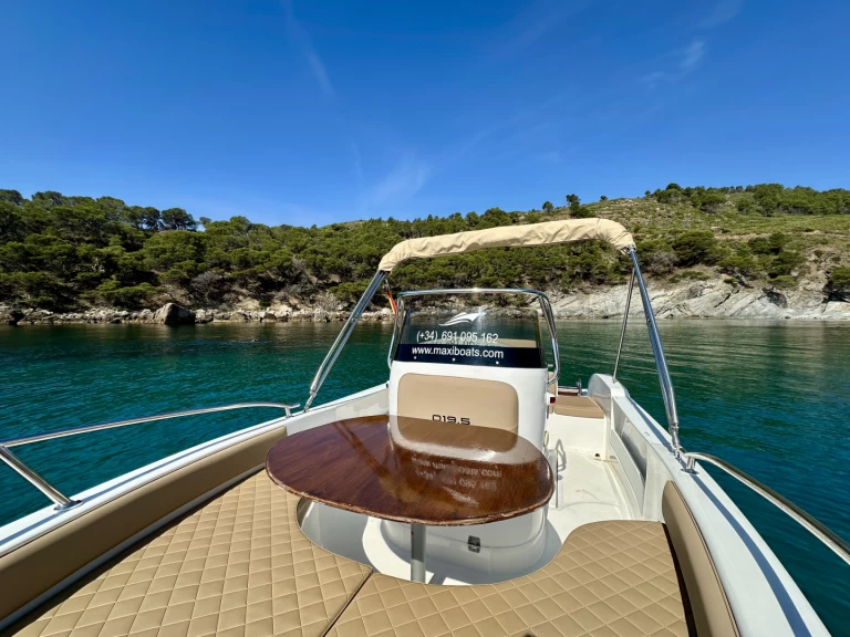 Pronájem lodi Roses lákavé ceny 19.5