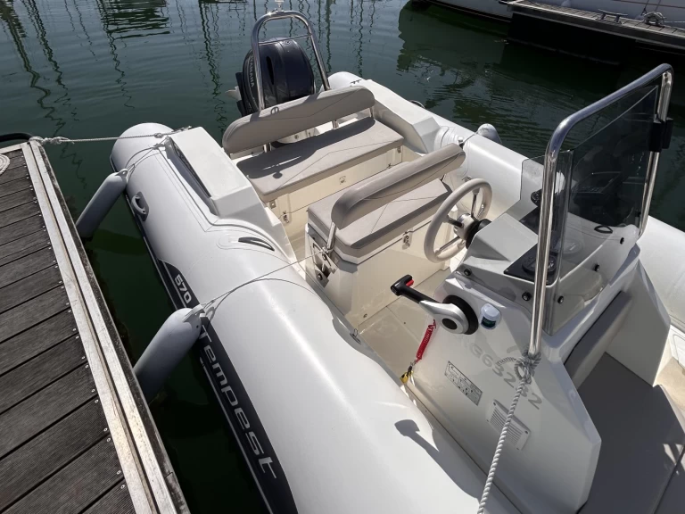 Pronájem Polotuhá loď Capelli s licencí