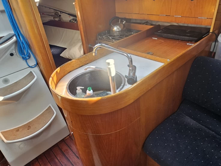 Bénéteau First 310 jednotlivci a charterové společnosti v Canet-en-Roussillon