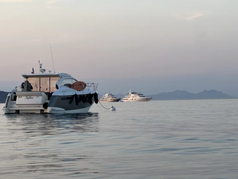 Pronájem lodi Saint Raphael lákavé ceny ABSOLUTE 52