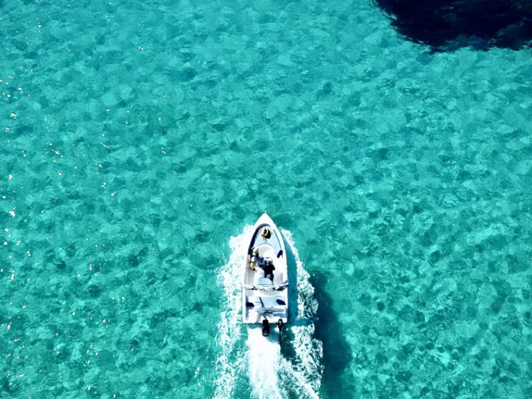 Pronajmout si Poseidon BlueWater 170 v Agios Nikolaos