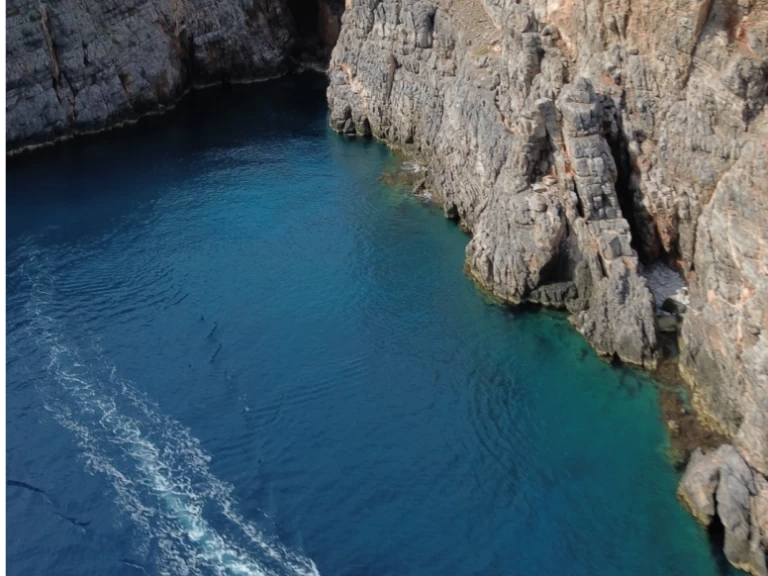 Pronájem Motorová loď Poseidon s licencí