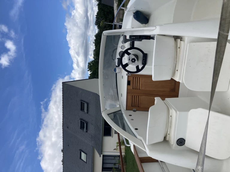 Pronajmout Motorová loď se skipperem či ne Bénéteau v Vannes