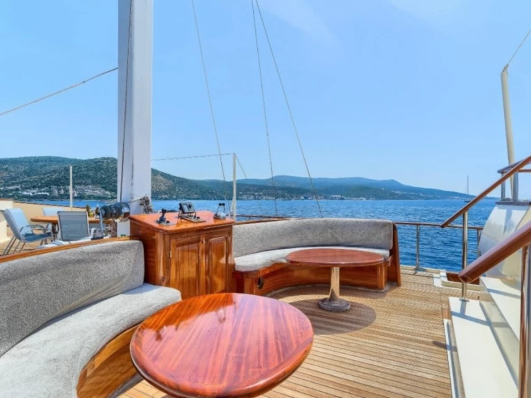 Pronajmout si Custom Made D120 v Bodrum