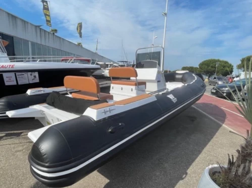 Pronajmout Polotuhá loď se skipperem či ne Tiger v La Rochelle