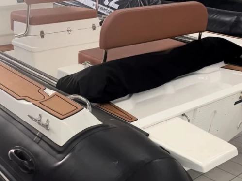 Polotuhá loď k pronájmu v La Rochelle za nejlepší cenu