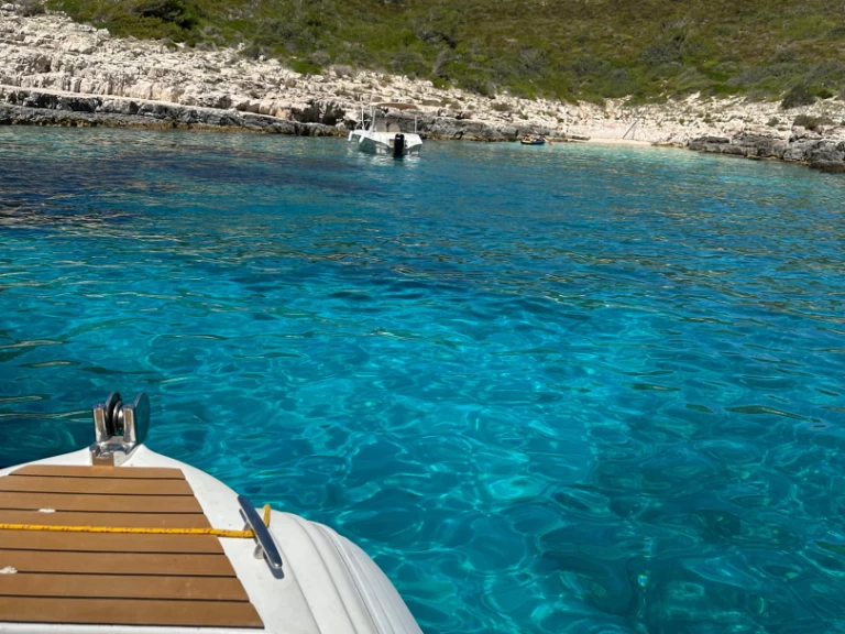 Pronájem Motorová loď Nuova Jolly s licencí