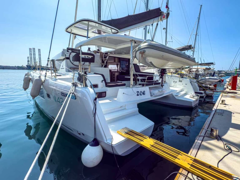 Pronajmout Katamarán se skipperem či ne Lagoon v Pula