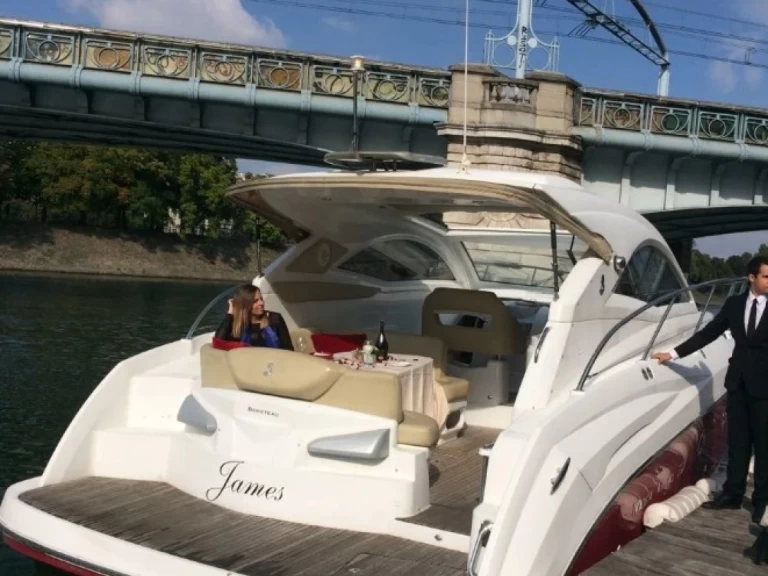 Pronajmout si Bénéteau Monte Carlo 37 v Paris