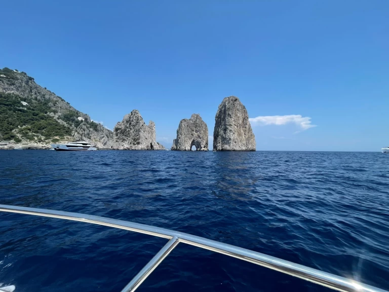 Motorová loď k pronájmu v Salerno za nejlepší cenu