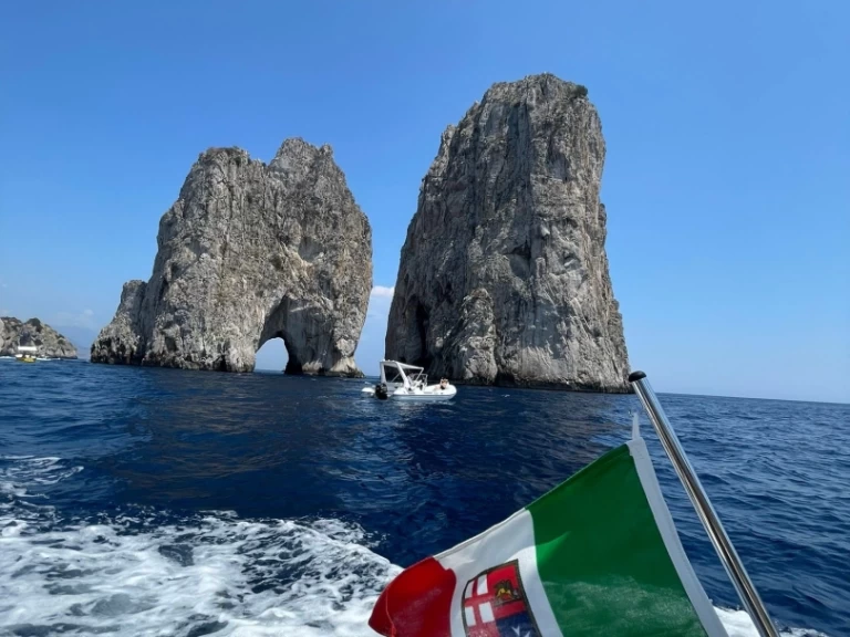 Eolo EOLO 6.9 jednotlivci a charterové společnosti v Salerno