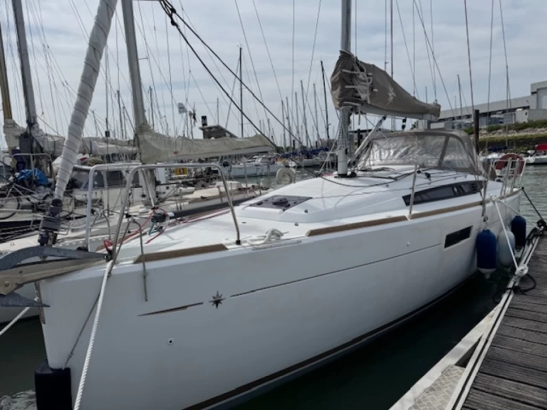 Pronájem lodi La Rochelle lákavé ceny SUN ODYSSEY 349 QR 2016