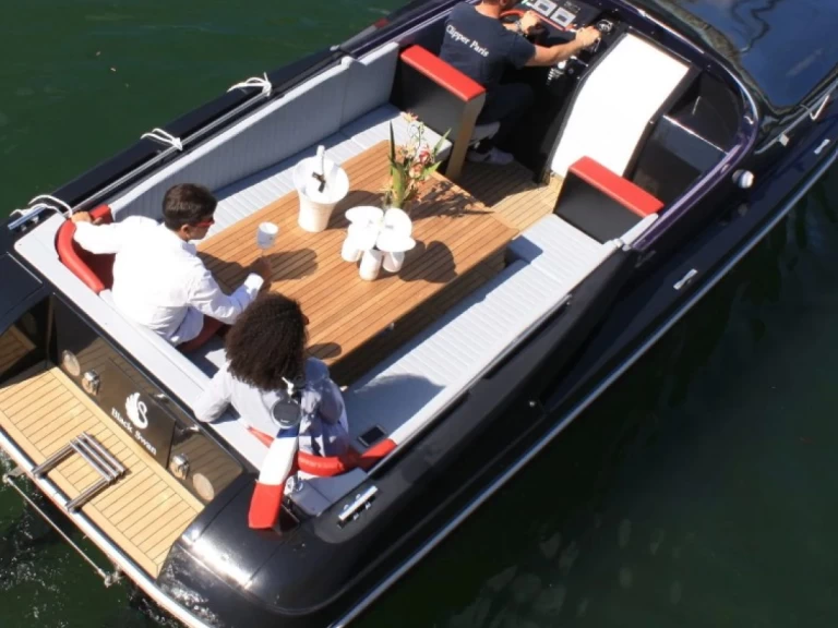 Tullio Abatte Black Swan jednotlivci a charterové společnosti v Paris