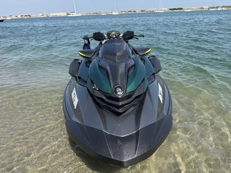 Pronajmout Vodní skútr se skipperem či ne Sea-Doo v Montpellier