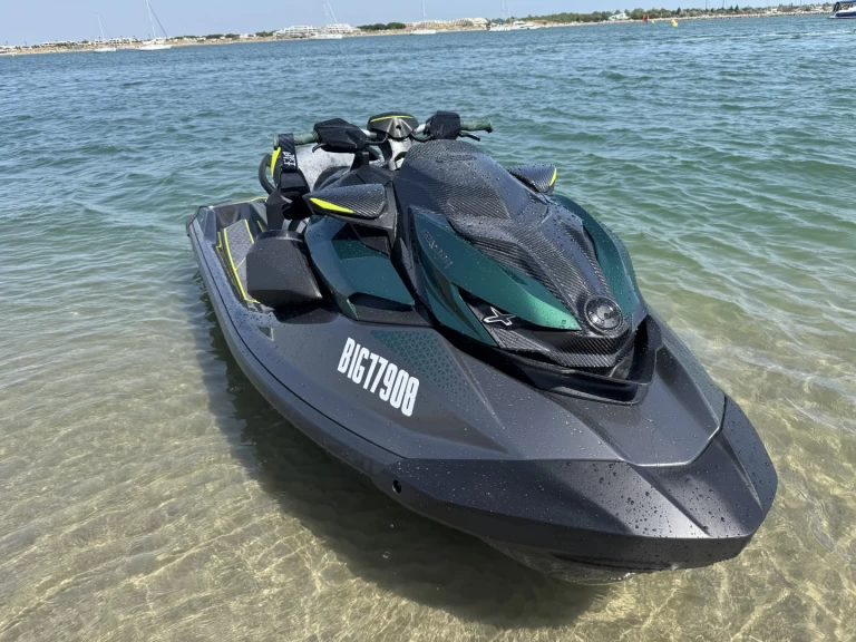 Pronájem Vodní skútr Sea-Doo s licencí