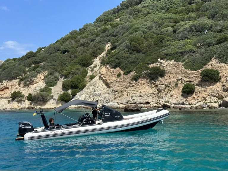 Pronájem Polotuhá loď Brig s licencí