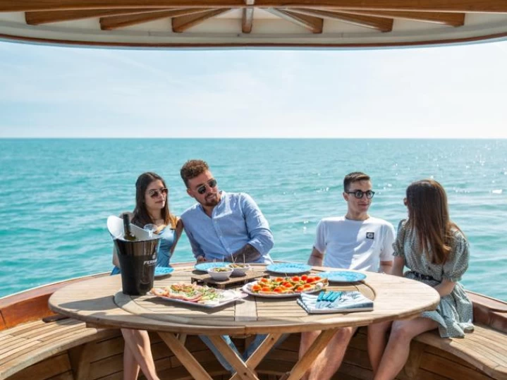 Pronájem Motorová loď Jeanneau s licencí