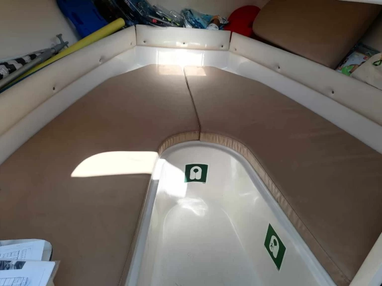 Motorová loď k pronájmu v Alikanás za nejlepší cenu