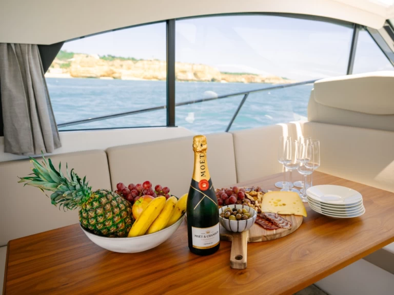 Pronájem lodi Vilamoura lákavé ceny 37 CA