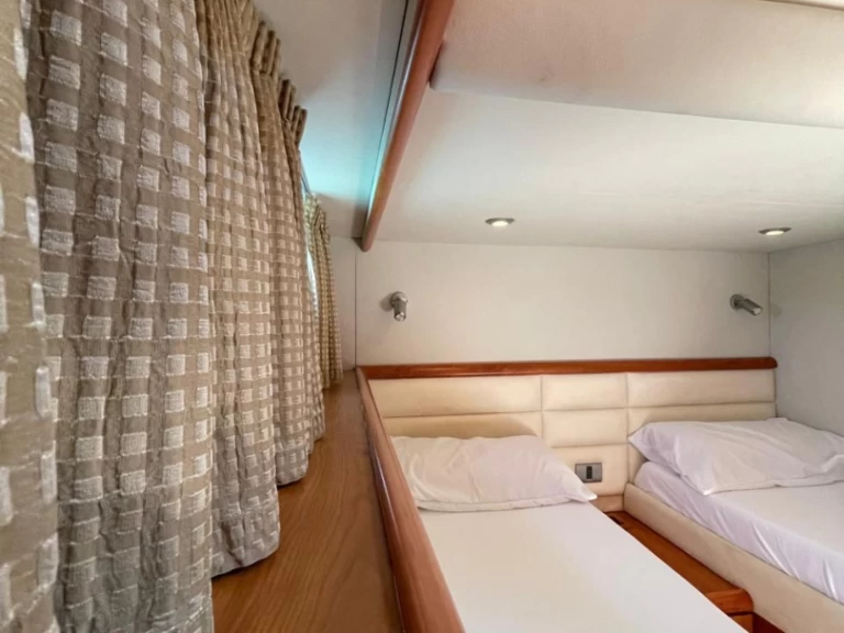 Pronájem Jachta v Vlorë -Sunseeker Manhattan 56