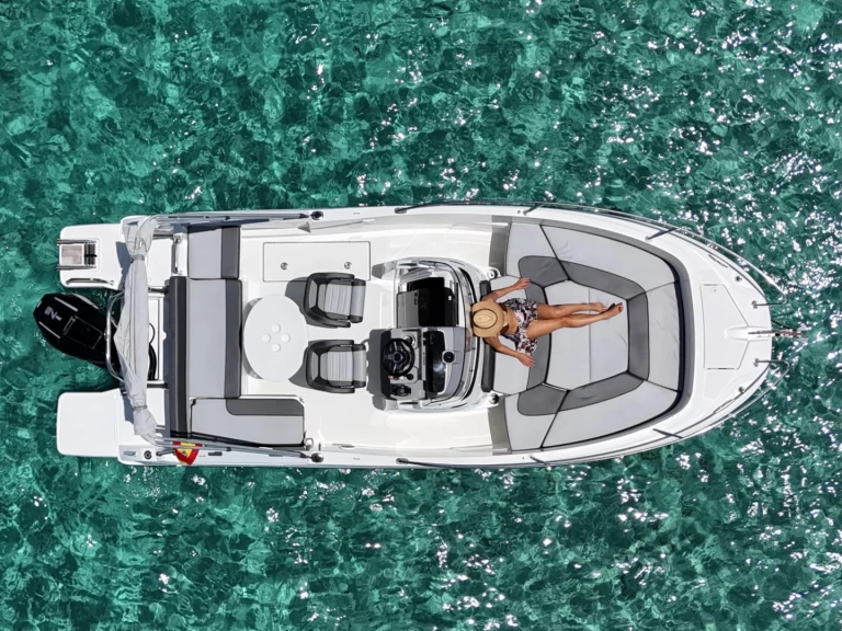 Jeanneau CAP CAMARAT 6,5 CC Style jednotlivci a charterové společnosti v Marina Botafoch