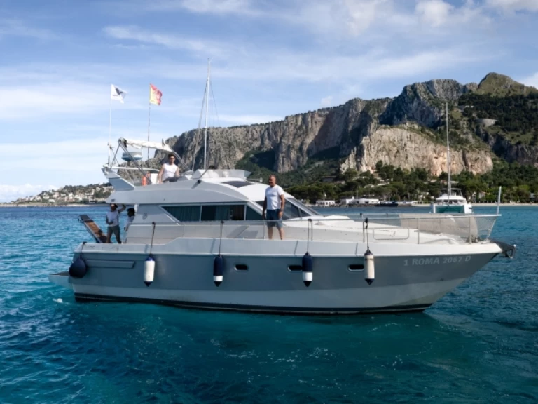 Pronajmout si Mochi Craft Mochi Craft 42 Fly v La Cala (porto Palermo)