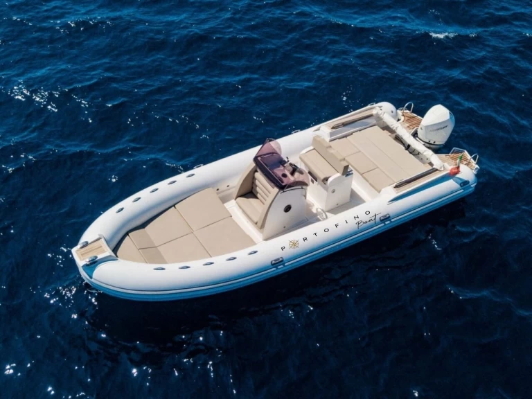 Polotuhá loď k pronájmu v Sestri Levante za nejlepší cenu