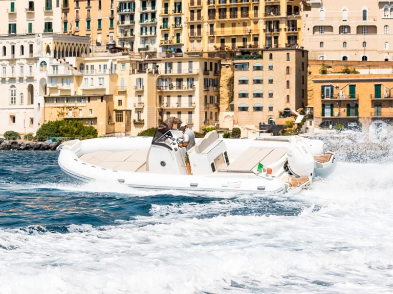 Pronájem Polotuhá loď Italiamarine s licencí