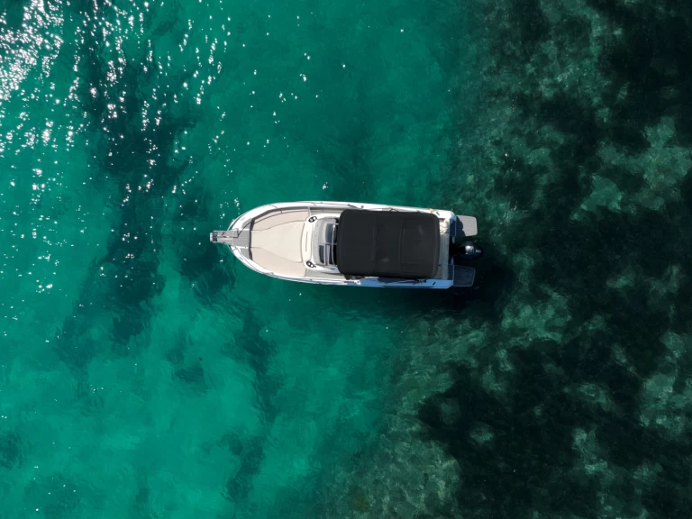 Pronájem Motorová loď Karnic s licencí