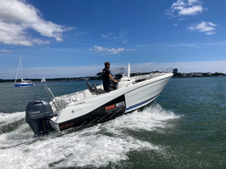 Jeanneau Cap Camarat 6.5 CC Serie 3 jednotlivci a charterové společnosti v Lorient