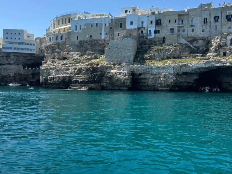 Motorová loď k pronájmu v Polignano a Mare za nejlepší cenu