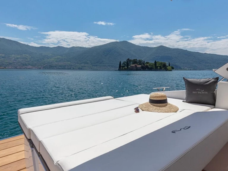 Pronajmout si Rio Yachts Parana 38 v Capri