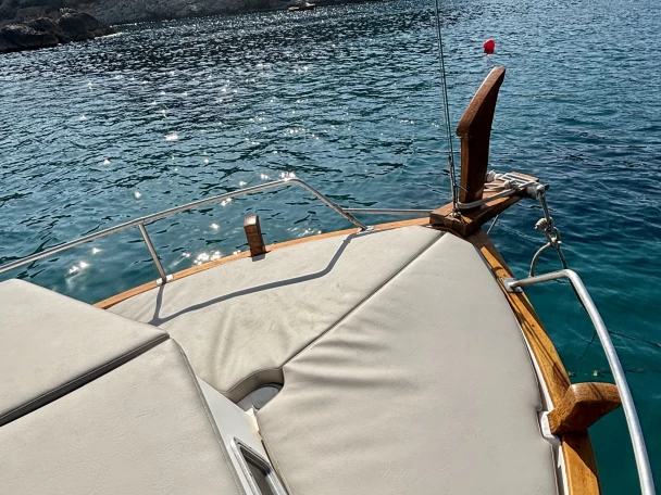 Pronajmout si Astilleros Menorquin Conquistador 36 v Port de Sant Miquel