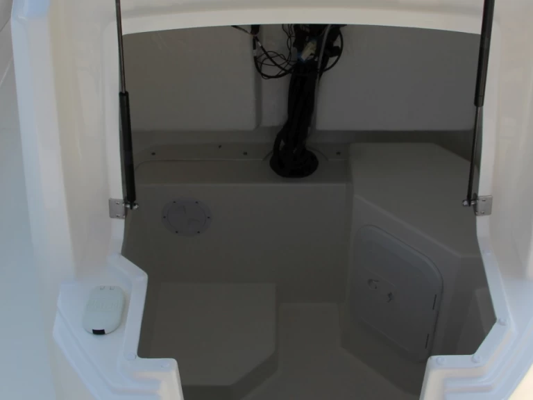 Pronajmout si Marlin Boat Dynamic 790 pro v Split Port