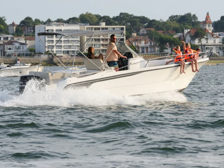 Pronájem lodi Arcachon lákavé ceny Abaco 800 Open CC