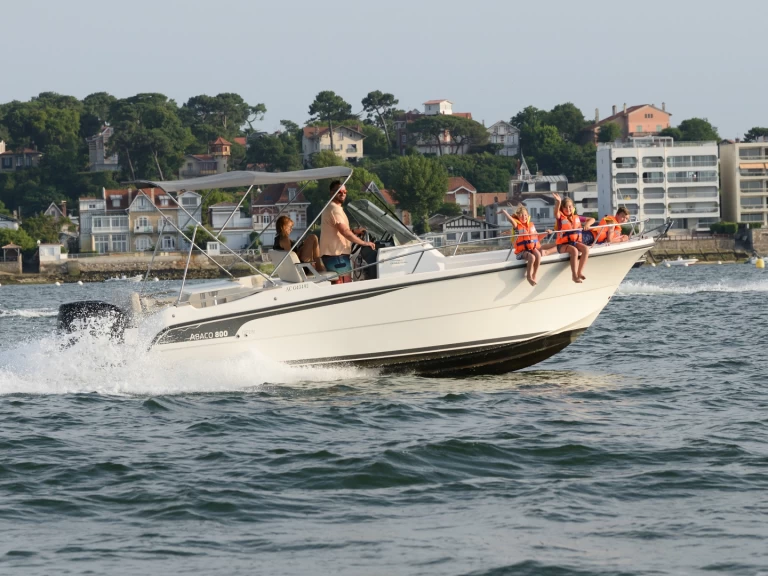 Pronájem Motorová loď Ocqueteau s licencí