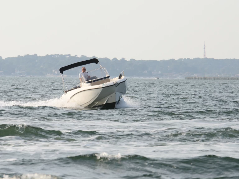 Pronajmout si Quicksilver Quicksilver 675 Activ Open v Arcachon