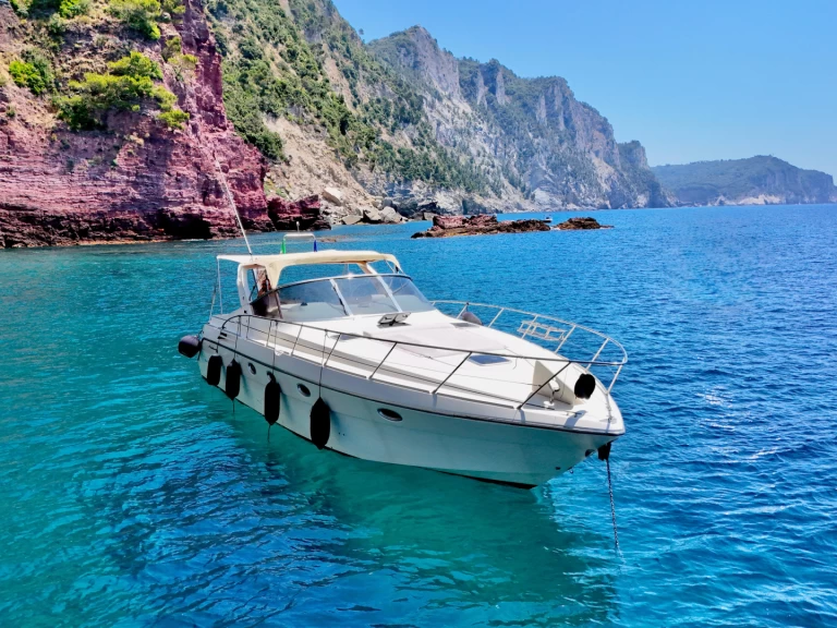 Pronajmout si Cranchi Mediterranee 41 v Carrara