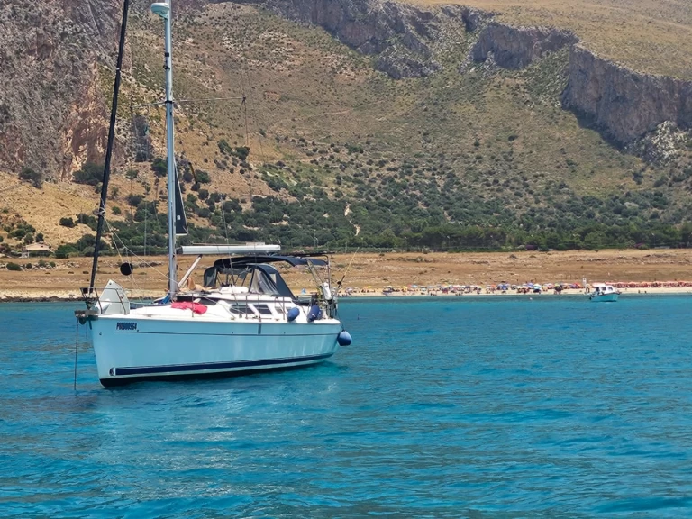 Pronajmout si Hunter Hunter 41 DS v Palermo